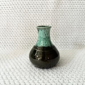 Signed JE SE St Lucia Brown Green Two Tone Drip Glaze Pottery Mini Bud Vase 4”